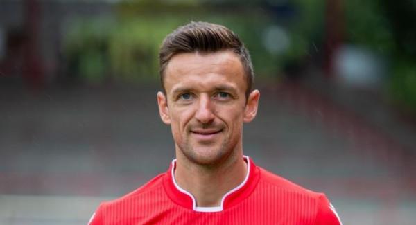 他是德甲名宿,兩奪德甲冠軍,而今36歲的他依然是瑞士球隊隊長 他是德甲名宿,兩奪德甲冠軍,而今36歲的他依然是瑞士球隊隊長