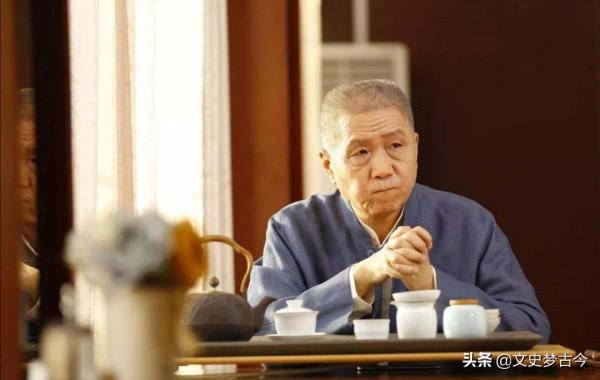 馬未都有一把清代腰刀,刀身細長且美觀鋒利,還帶有鑲玉鞘 馬未都有一把清代腰刀,刀身細長且美觀鋒利,還帶有鑲玉鞘