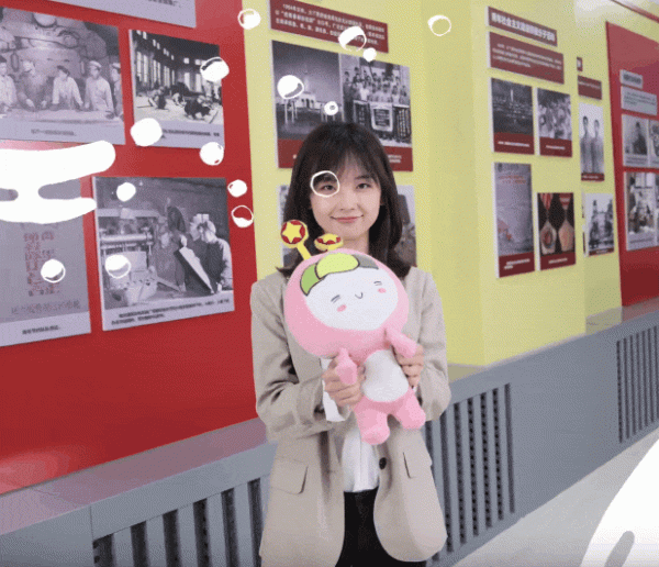 為啥要把央視記者王冰冰&OpenCurlyDoubleQuote;娛樂化&rdquo;，戴個眼鏡也能上熱搜？