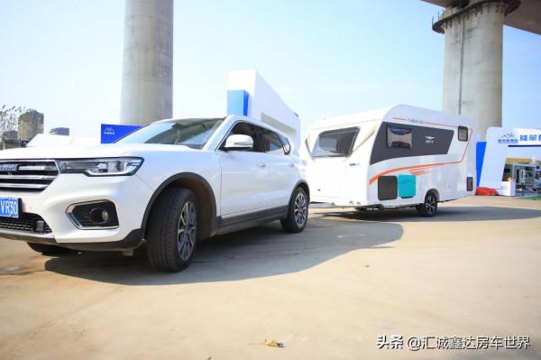 國產新型輕量化頂配拖掛房車!​長6.2米,變色龍車身配木質內飾 國產新型輕量化頂配拖掛房車!​長6.2米,變色龍車身配木質內飾