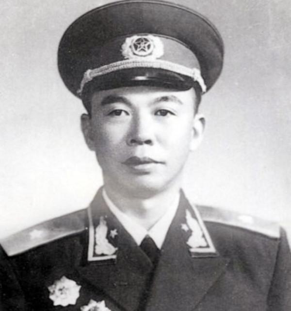 1967年過後，有兩大軍區降為省級軍區，司令員都換成了誰？