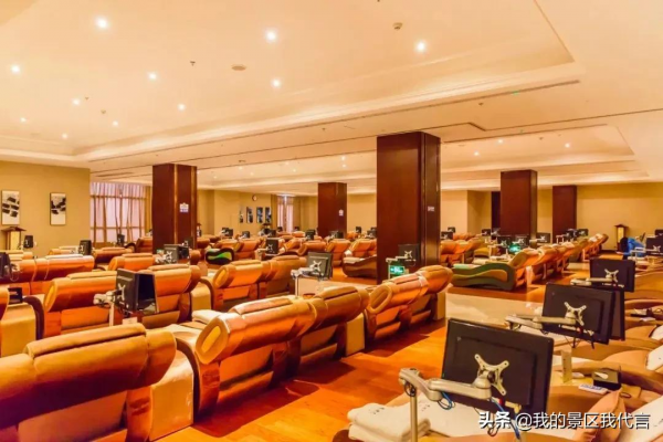 萬聖節飄雪，溫泉趴約起