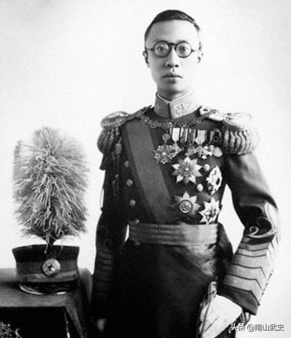 論劉其瑞的實戰能力，一踢一砸耕牛內臟俱損，手指能把磚劈成數塊