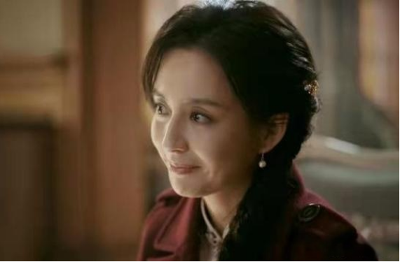 《霞光》中的甄精細，成了毛衛寧導演的御用演員，合作過5次