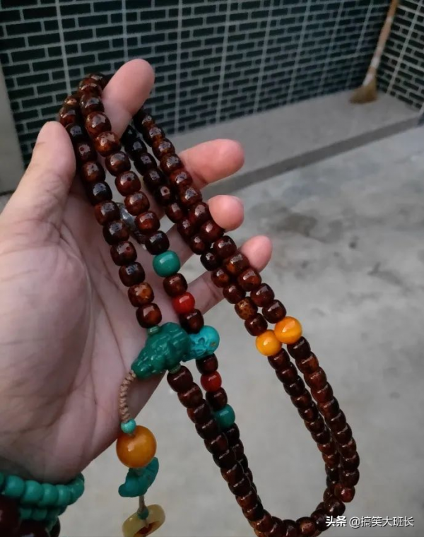 你那文玩又上油又上大寶的廠家給你多少錢啊，離我遠點，膩得慌