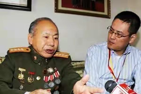 志願軍新兵孤身作戰5小時，殲滅美軍王牌150人，彭總：你才17歲？