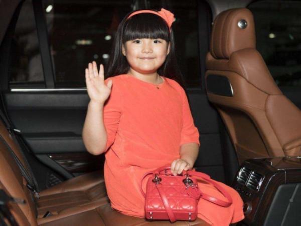 一月生活費高達15萬?王詩齡逃課看直播刷禮物,被李湘現場抓包 一月生活費高達15萬?王詩齡逃課看直播刷禮物,被李湘現場抓包