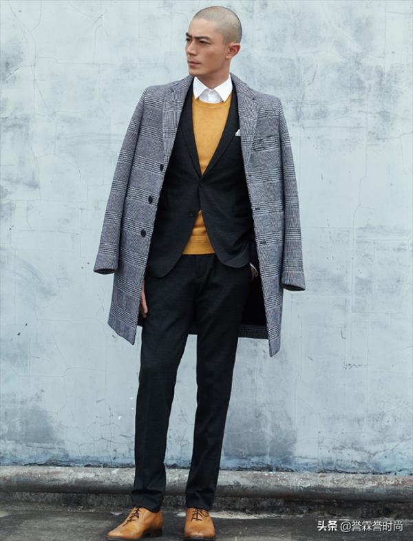 42歲霍建華這是要走哪種時尚路線?光頭配西裝,這氣質模仿不來 42歲霍建華這是要走哪種時尚路線?光頭配西裝,這氣質模仿不來