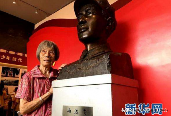 紅軍中爭議的飛行員,被蔣介石秘密處決,毛主席得知後一天沒吃飯 紅軍中爭議的飛行員,被蔣介石秘密處決,毛主席得知後一天沒吃飯