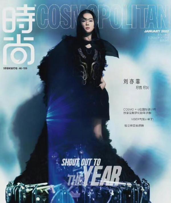 周冬雨價值百萬的造型大火！拍開年刊成大贏家，楊冪“換臉”慘輸