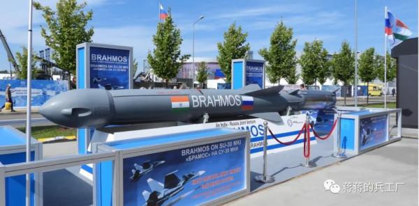 印度新型P15B驅逐艦首次發射布拉莫斯導彈，從反艦向多用途發展