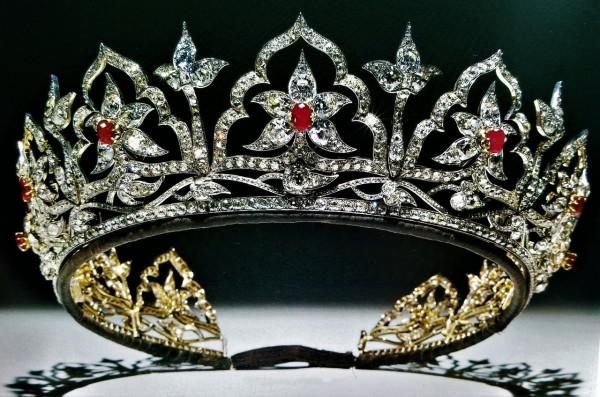 被王室耽誤的珠寶設計師:阿爾伯特親王到底設計了多少頂王冠? 被王室耽誤的珠寶設計師:阿爾伯特親王到底設計了多少頂王冠?