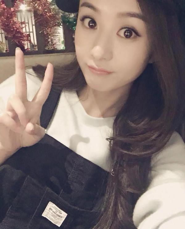 趙麗穎自拍巴掌臉拍成大圓臉的人