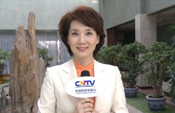 “央視主播”李修平：有過一次婚姻，42歲再婚也幸福，58歲沒孩子