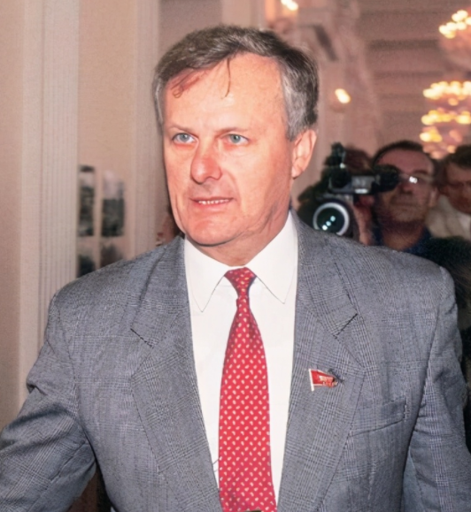 索布恰克：普京最重要的伯樂，虎落平陽後，普京冒生命危險救他