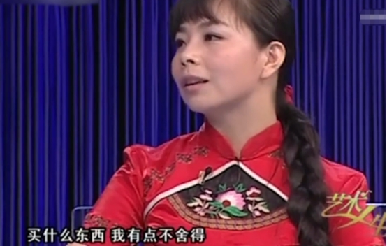 王二妮：22歲成名，29歲嫁初戀農村丈夫，被婆家寵成小公主