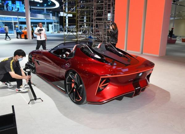 很多車企都意識到要做純電動跑車,名爵推出Cyberster,快人一步 很多車企都意識到要做純電動跑車,名爵推出Cyberster,快人一步