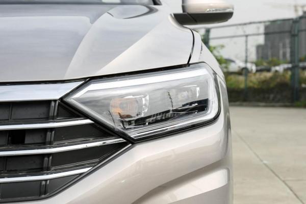 左右為難|15萬預算,豐田亞洲獅對比大眾速騰 左右為難|15萬預算,豐田亞洲獅對比大眾速騰