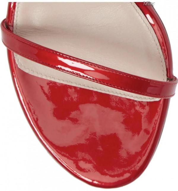 楊冪腳傳STUART WEITZMAN牌子的Nudistsong腳踝帶涼鞋