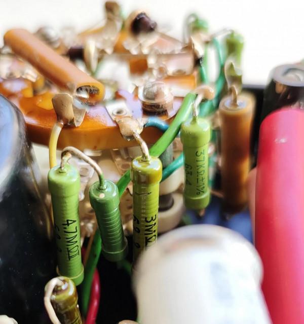 1963年震華500型萬用表!500表的最高工藝水準!三代表拆蓋看差異 1963年震華500型萬用表!500表的最高工藝水準!三代表拆蓋看差異