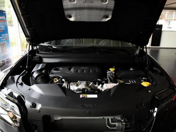 這款SUV四驅不錯，美系合資尺寸不小，實拍Jeep自由光