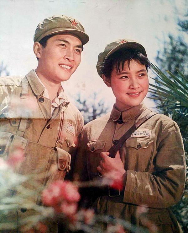 老照片：46位80年代明星軍裝照 龔雪 葛優 劉曉慶 李秀明 遲志強 傅藝偉