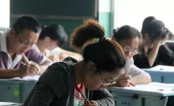 奶奶心繫孫子高考成績，夢到他考了666分，成績出來後激動不已