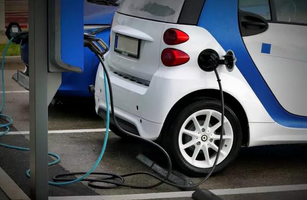 新能源汽車越來越多，c1駕駛證和c2駕駛證有什麼區別？