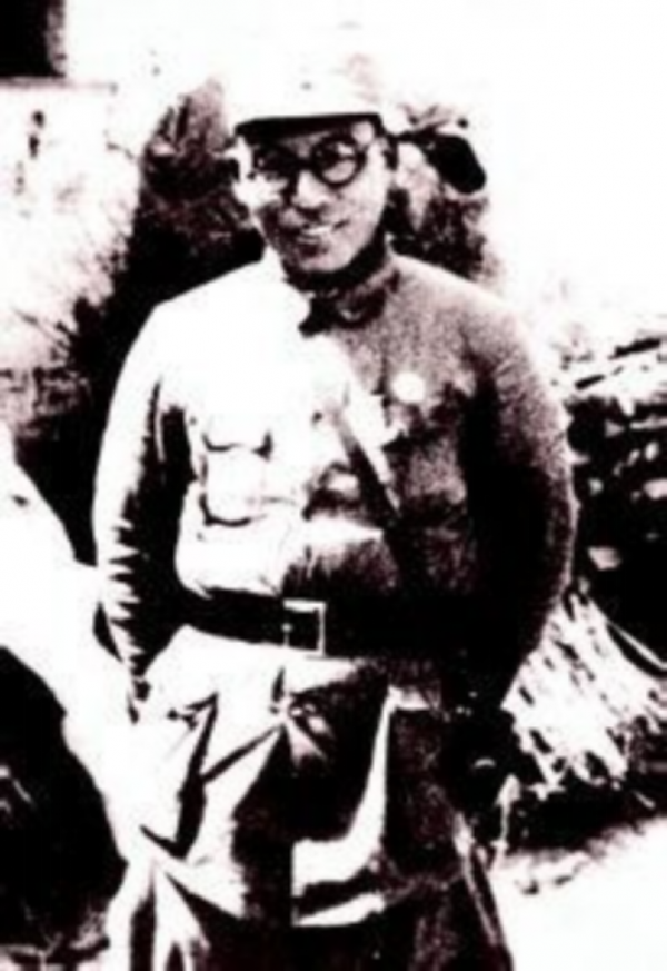 1937年，一農民來投靠新四軍，葉挺軍長為難道：你的歷史地位太高