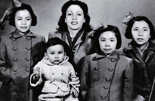 16歲嫁譚展超，隨他回國抗日，他移情別戀後，她為養4孩當了間諜