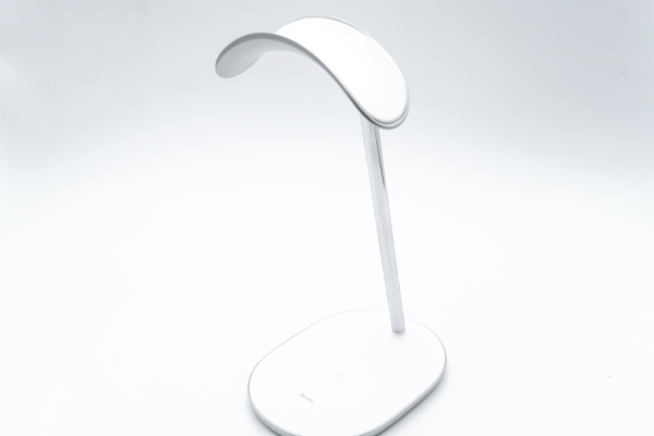 為 AirPods Max 和 AirPods Pro 安個家,邦克仕無線充電支架評測 為 AirPods Max 和 AirPods Pro 安個家,邦克仕無線充電支架評測