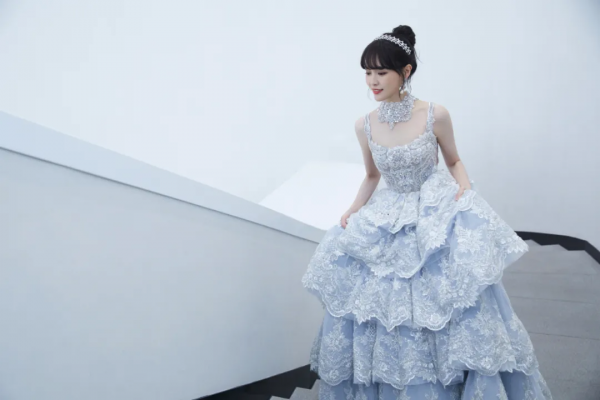 春晚女星大比美：馬凡舒、關曉彤驚豔，王鷗出其不意，被楊冪媚到