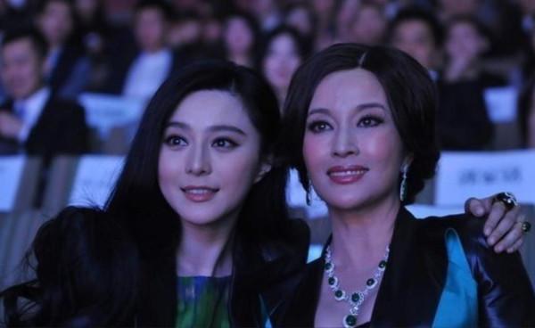 2002年娛樂圈“塌房”大瓜