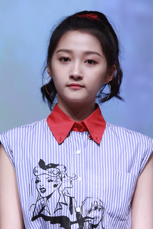 雖然關曉彤被稱為腿精,但張天愛的腿也挺好看,穿短褲顯得好長 雖然關曉彤被稱為腿精,但張天愛的腿也挺好看,穿短褲顯得好長