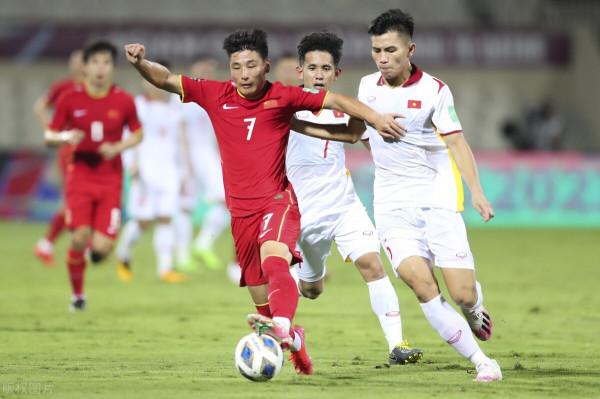 國足苦戰越南!武磊梅開二度加絕殺!體力不支遭圍攻 李鐵1點難解 國足苦戰越南!武磊梅開二度加絕殺!體力不支遭圍攻 李鐵1點難解