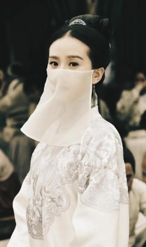 看了劉詩詩的古裝造型 終於知道她為什麼叫詩爺