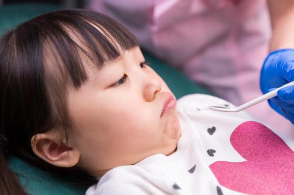 喝飲料也是門技術活，為什麼飲料會對小朋友牙齒產生損害？