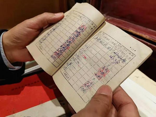 這些珍貴的報紙、書刊和圖片，讓我們回到了偉大的毛澤東時代