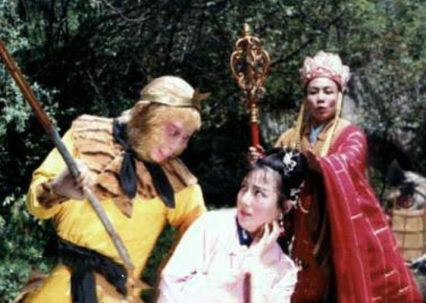 難怪悟空寧願被唸咒，也要打死白骨精，你看他用火眼金睛看到了啥