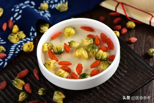 枸杞子配菊花，滋陰養肝，拯救春節熬夜、喝酒、飲食油膩的你