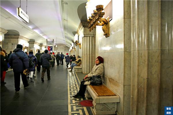俄羅斯莫斯科旅行，不要錯過參觀宮殿般令人驚豔的地鐵