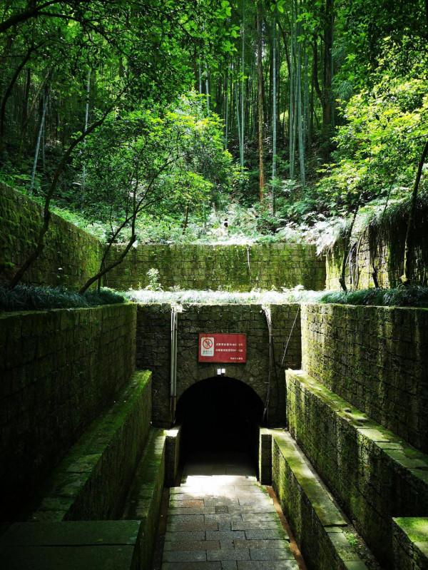 穿過瑤琳仙境,到了江西三清山(2021/05/30) 穿過瑤琳仙境,到了江西三清山(2021/05/30)