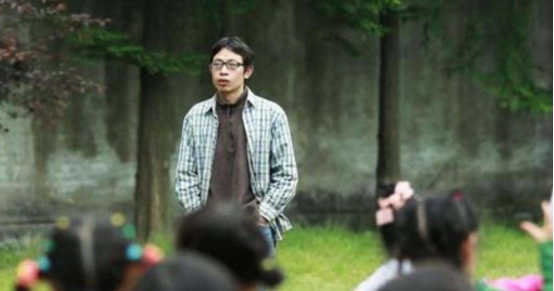 地震13年後，“範跑跑”還在上熱搜，誰還記得英雄老師譚千秋？