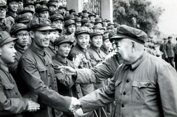 79年對越反擊戰，中央下令撤軍，許世友沉思：再給2小時拿下河內