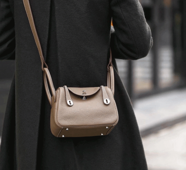 女生第一個大牌包包怎麼選？這30款揹包十年都不過時