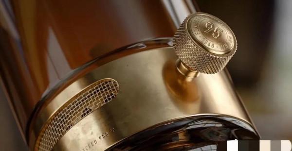 白俄羅斯FLAMBERGE杜松子酒禮盒套裝欣賞，你敢相信它是一盞燈