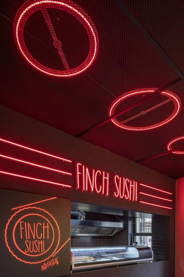 芬奇壽司餐廳：霓虹燈的都市美學