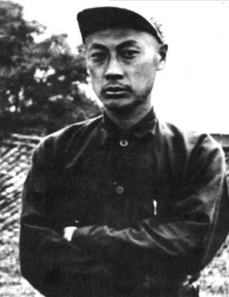 鄧小平點名陳丕顯到總政工作，餘秋裡託王震反映：我想和他換一換