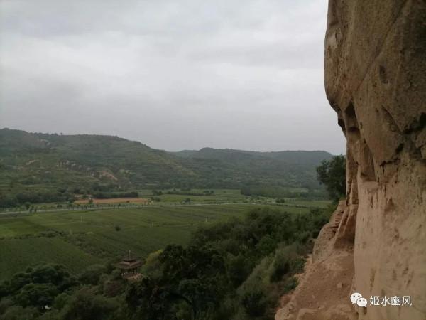 馬欄河谷崖上人居