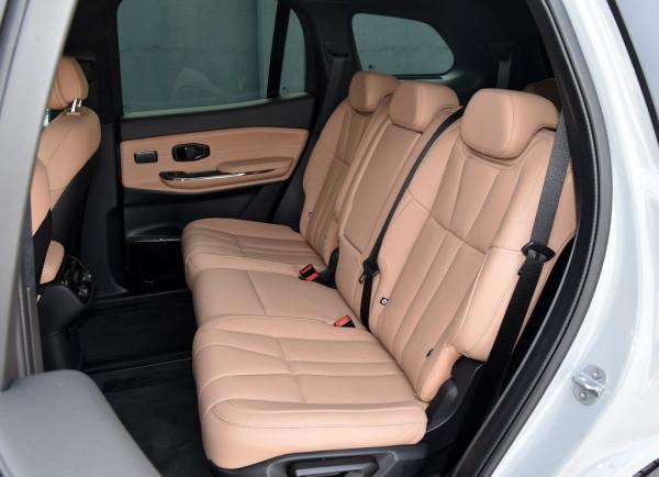 終身質保，最低續航415km，46.8萬起售的蔚來ES8，實力究竟如何？